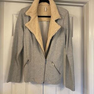 Z Supply soft gray zip jacket with tan faux sherpa collar.